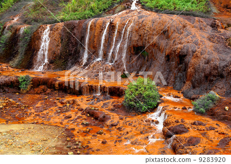 golden waterfall 9283920