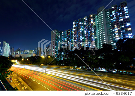 urban with traffic at night 9284017