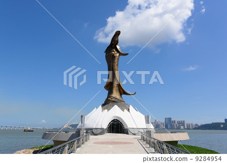 Statue of Kun Iam 9284954