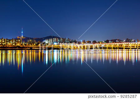Seoul skyline at night 9285287