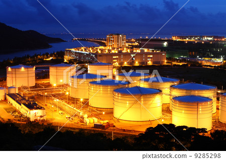 fuel tank at night 9285298