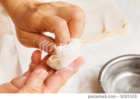 Making of Chinese dumpling Making of Chinese dumpling 9285328