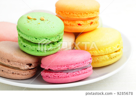 Colorful french macaroons 9285678