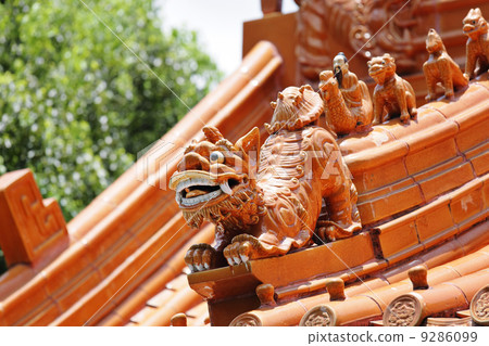 chinese temple roof 9286099