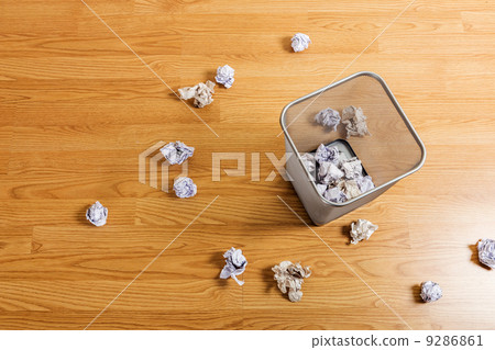 Metal basket and paper ball 9286861