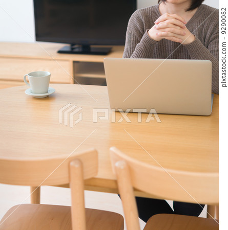 便攜式計算機和女人 9290082