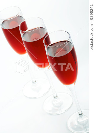 glasses with red wine 9290241