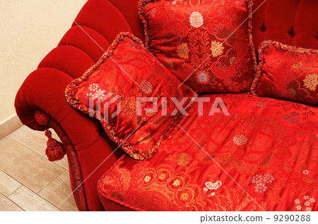 Red pillow 9290288