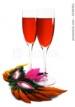 Two glasses and mask 9290462