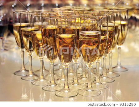 champagne glasses 9315290