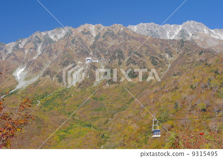 Tateyama Ropeway's autumn leaves (Tateyama Kurobe alpine route) Tateyama Ropeway's autumn leaves (Tateyama Kurobe alpine route) 9315495