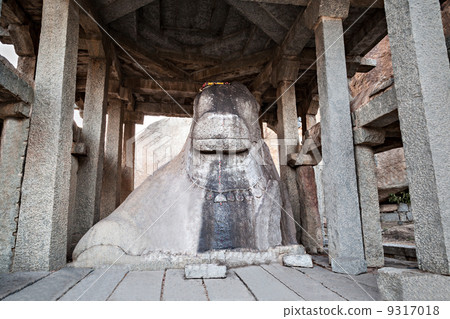 Nandy statue 9317018