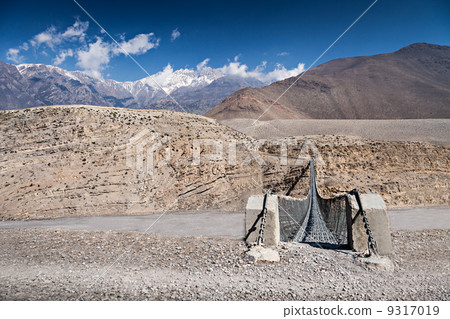 Modern metal bridge 9317019