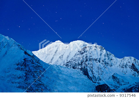 Gangapurna and Annapurna mountains 9317546