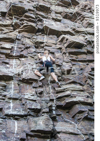 rock climbing 9319973