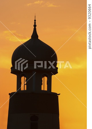 silhouette of a mosque 9320664