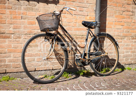 Italian old-style bicycles 9321177