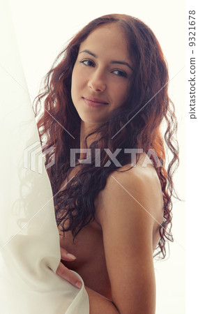 girl woman smiling in white veil 9321678
