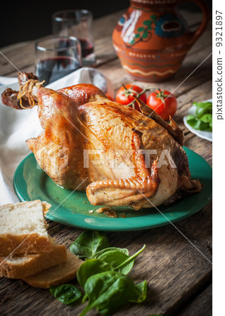 Baked Whole Chicken with fresh vegetables for dinner, selective 9321897