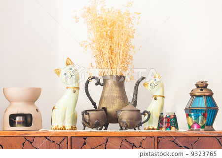 The decoration on the wooden desk The decoration on the wooden desk 9323765