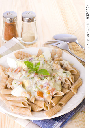 Spaghetti carbonara pasta 9324324