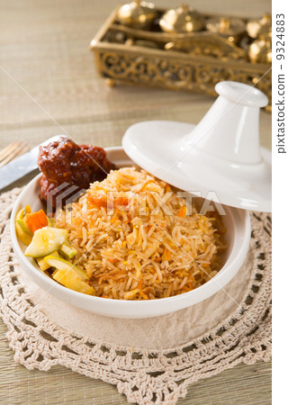 Biryani chicken rice cooked in arab style tajine with traditiona Biryani chicken rice cooked in arab style tajine with traditiona 9324883