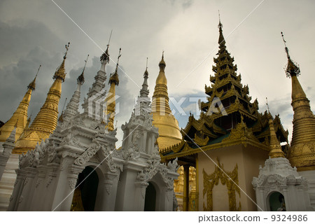 Shwedagon Pagoda(Great Dagon Pagoda) in Yangon , sunset 9324986