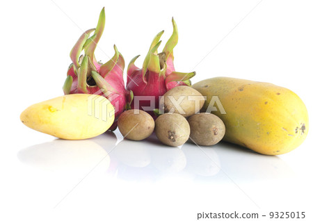 tropical fruits 9325015