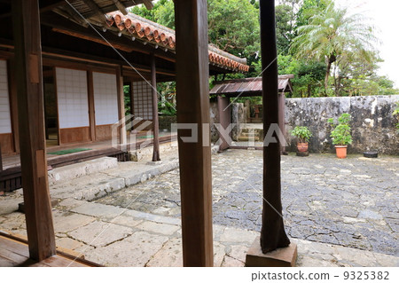 代表沖繩農民Nakamura家庭 9325382