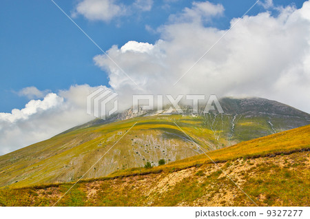 Mountain panorama spring in the mountains of Italy Mountain panorama spring in the mountains of Italy 9327277