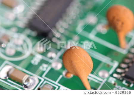 Printed circuit board capacitor 9329366