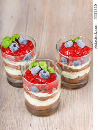 Sweet dessert tiramisu with strawberry Sweet dessert tiramisu with strawberry 9331820