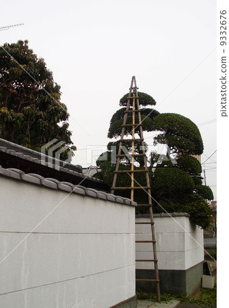 修剪在花園裡 9332676