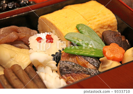  Odotome菜餚Osechi菜餚午餐家庭食品新年日本新年菜餚美食Osechi新年黑豆盒全年活動食品釀水煮手工牛肉牛蒡burry照燒壽司卷壽司卷雞蛋韁繩 9333710