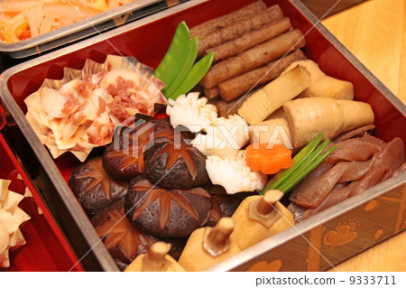  Odotome菜餚Osechi菜餚午餐家庭食品新年日本新年菜餚美食Osechi新年黑豆盒全年活動食品釀水煮手工牛肉牛蒡burry照燒壽司卷壽司卷雞蛋韁繩 9333711