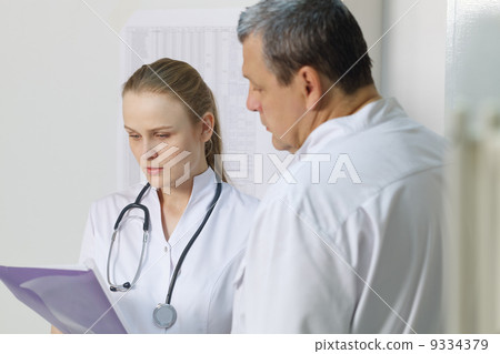 The nurse reported to doctor about medical tests. 9334379