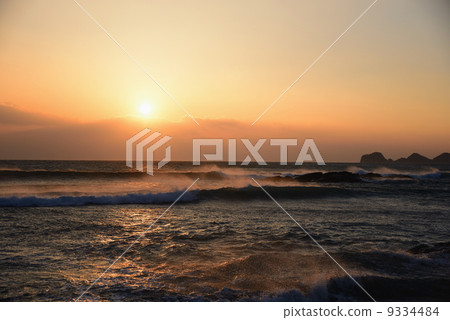 Brilliance of dawn 9334484