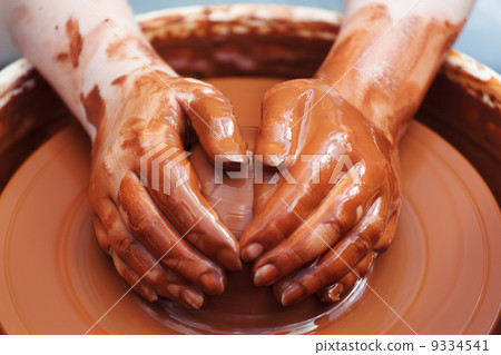 Potter making the pot. Potter making the pot. 9334541
