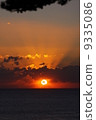 The sun and sea 9335086
