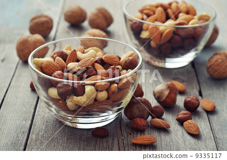 Nut mix in glass bowls Nut mix in glass bowls 9335117