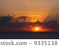 The sun and sea 9335138