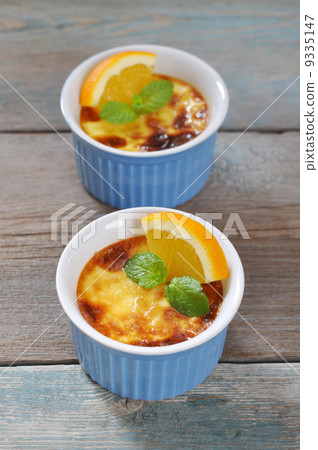 The creme brulee with orange The creme brulee with orange 9335147