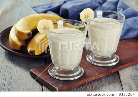 Banana smoothie 9335264