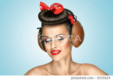 Listen to the beat. Listen to the beat. 9335624