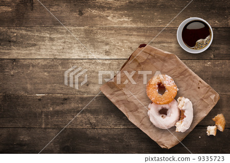 Donuts for lunch. Donuts for lunch. 9335723