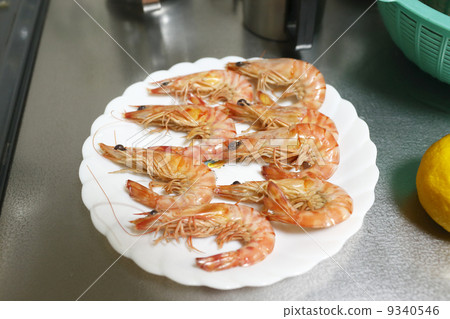Steamed prawns 9340546