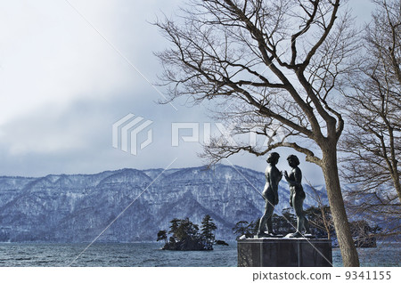 Otome Towada湖雕像在冬天 9341155