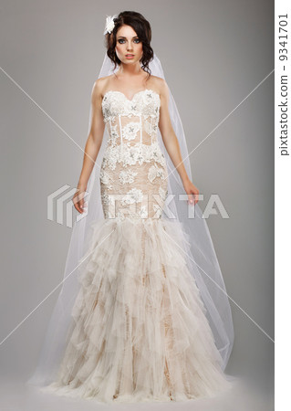 Fashion Model Classy Bride in Long Wedding Dress and Veil 9341701