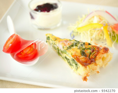 Quiche Plate Lunch (Horizontal Position) 9342270
