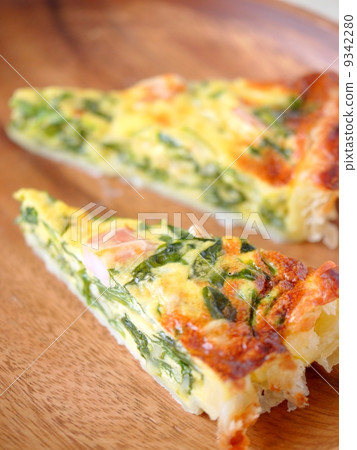 Spinach and bacon quiche Spinach and bacon quiche 9342280